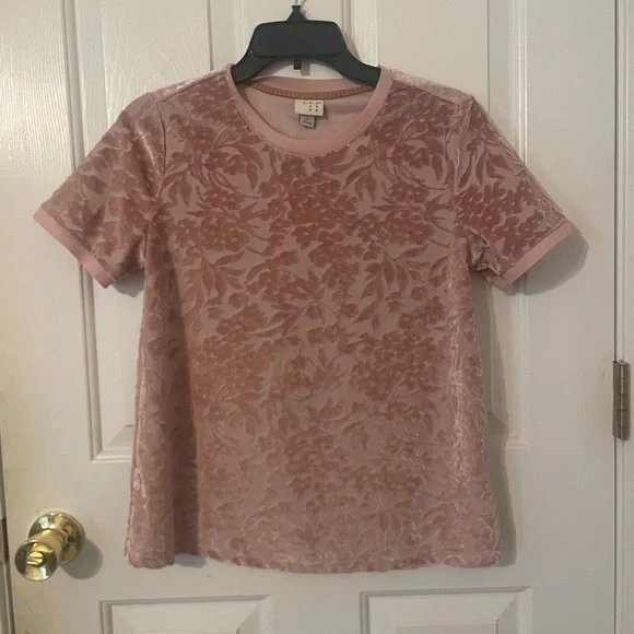 3/$15 a New Day Top - Picture 1 of 2